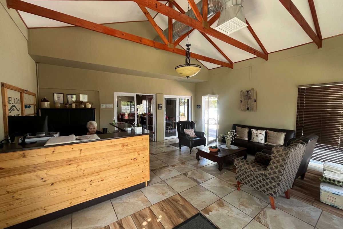 Stunning Guesthouse in a Prime Location – A Rare Investment Opportunity! - Photo 3