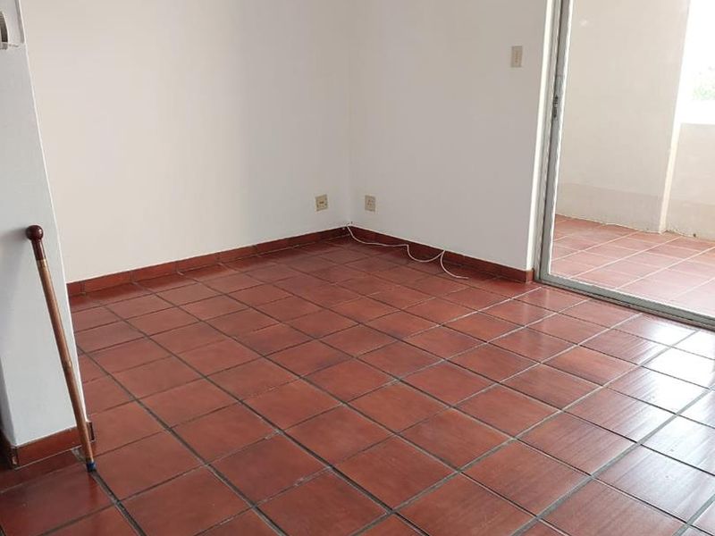 SPACIOUS APARTMENT IN A SECURE AND QUIET FAMILY NEIGHBOURHOOD - Photo 2