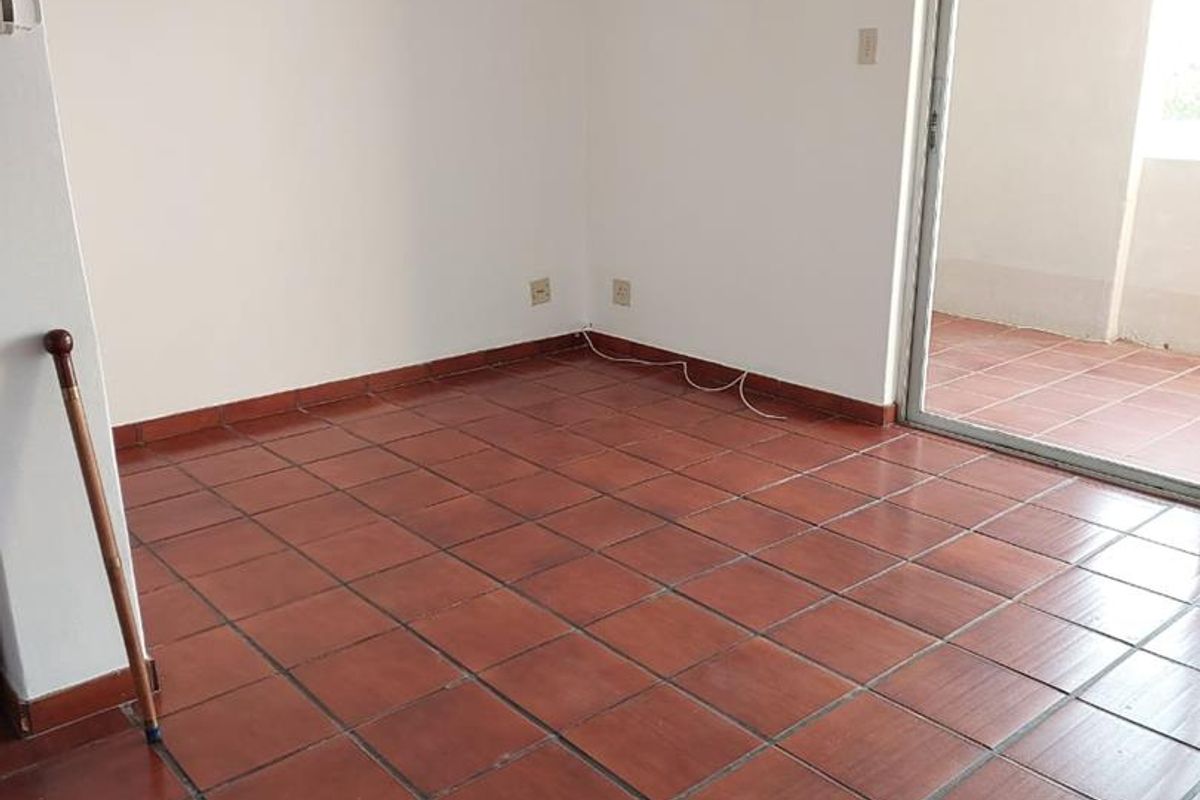 SPACIOUS APARTMENT IN A SECURE AND QUIET FAMILY NEIGHBOURHOOD - Photo 2