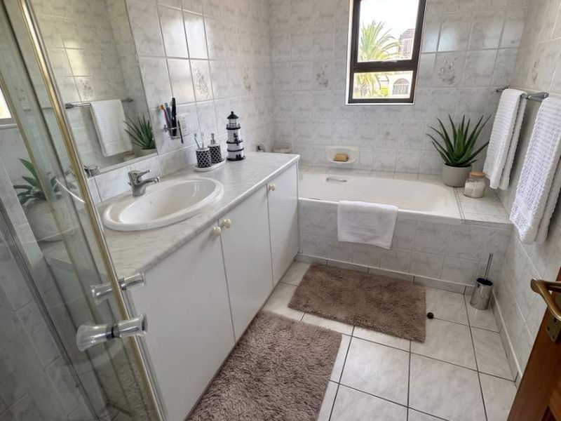 4 Bedroom Townhouse FOR SALE in Swakopmund - Photo 9