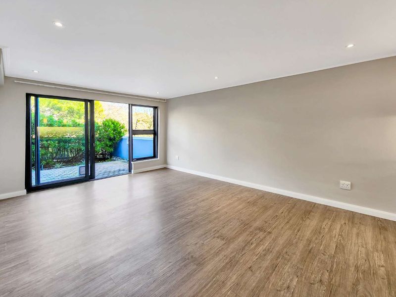 A Rare Find - Two Bedroom Garden Apartment with Mountain Views - Photo 2