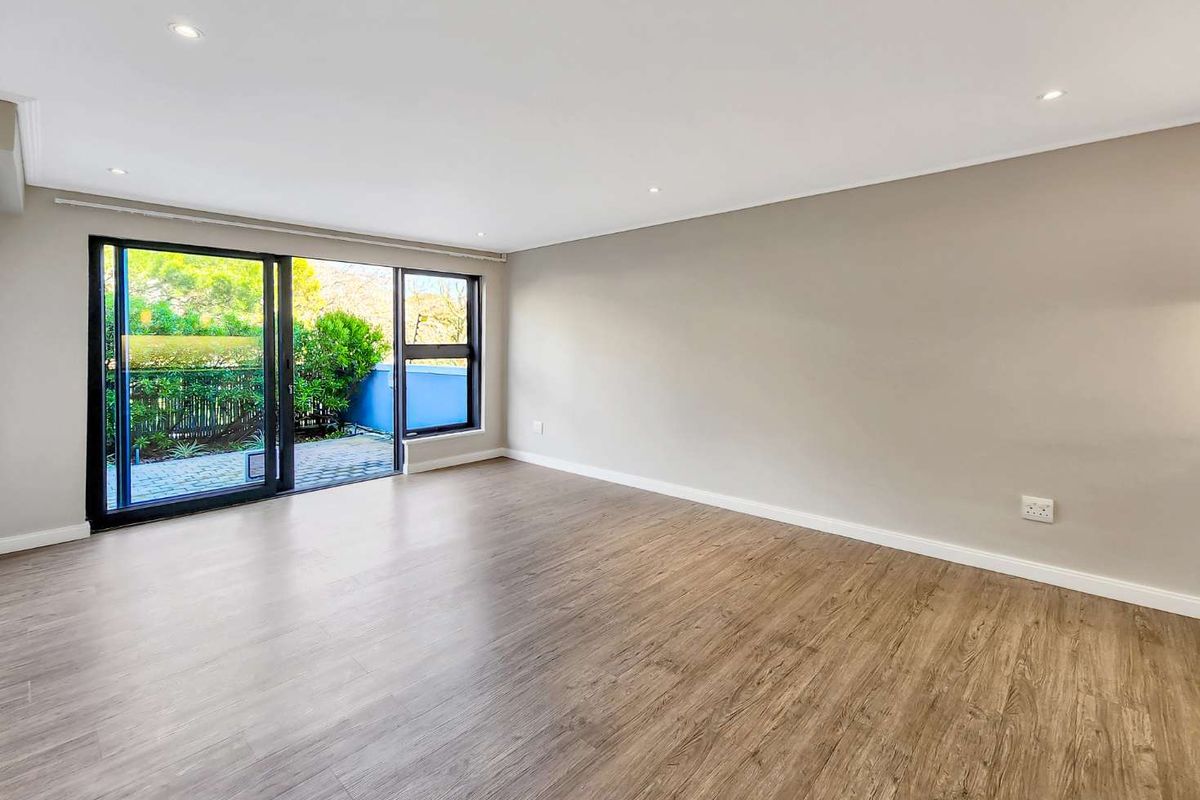 A Rare Find - Two Bedroom Garden Apartment with Mountain Views - Photo 2