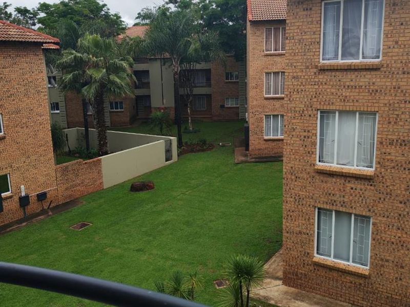 Upstairs 2 bedroom unit. - Photo 7