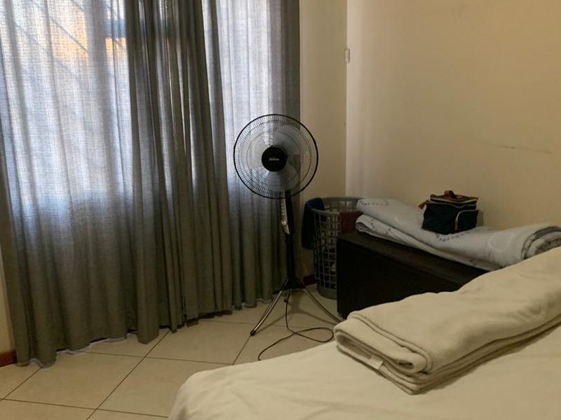 2 Bedroom Flat for Sale - Photo 4