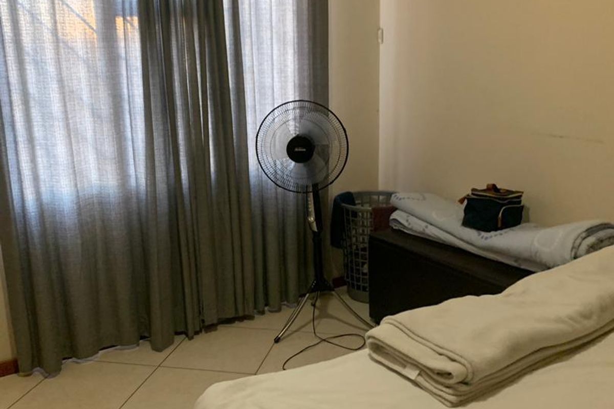 2 Bedroom Flat for Sale - Photo 4