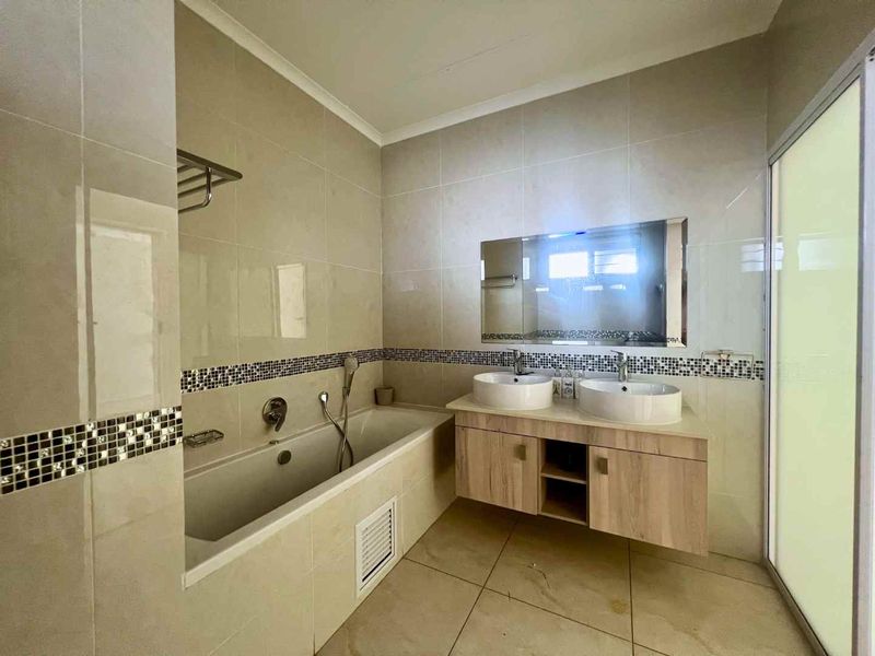 Live Large: 116m2 Apartment with Modern Touches & Family Perks! - Photo 10
