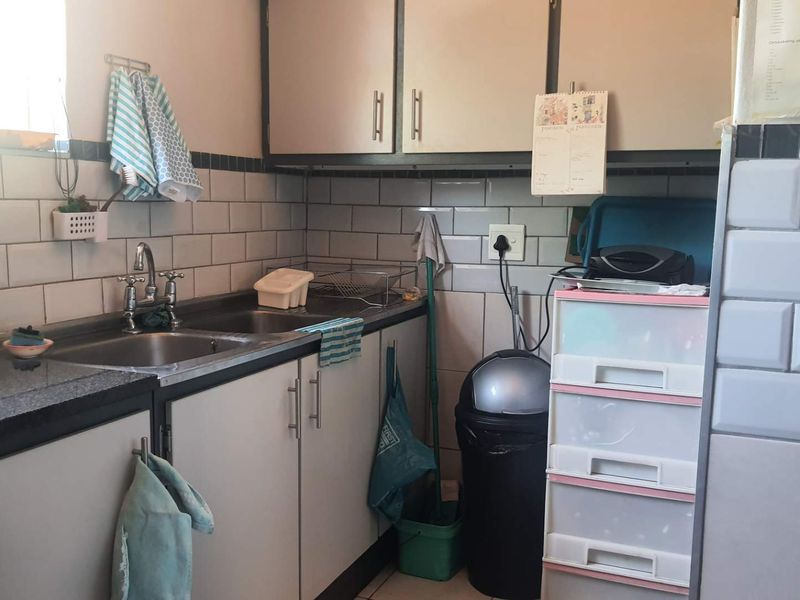 **A Rare Opportunity: Spacious 2.5 Bedroom Apartment in Wonderboom South** - Photo 7