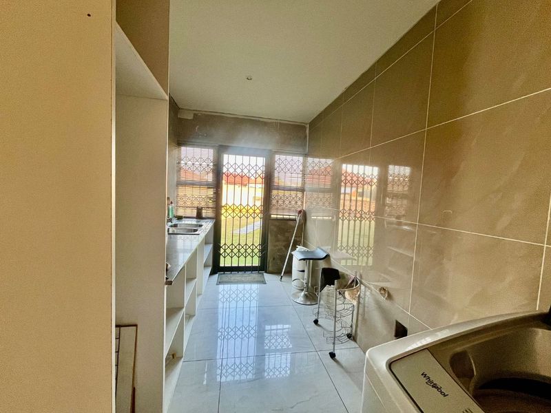 4 Bedroom Double Storey - Photo 7