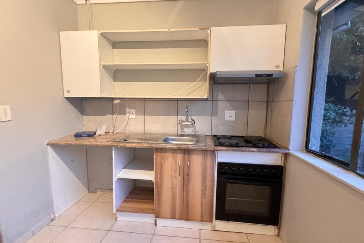 Charming 1-Bedroom Freestanding Cottage in Sought-After Randpark Ridge - Photo 3