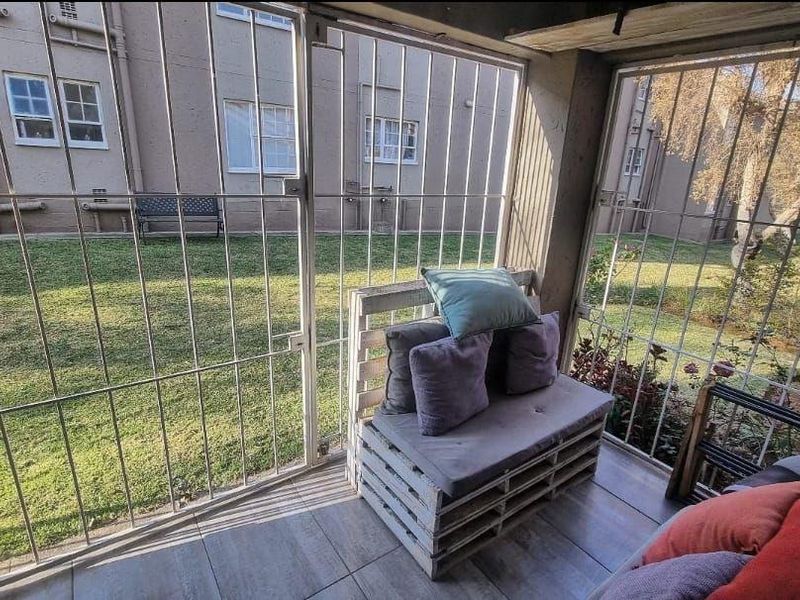 Ground floor apartment with enclosed patio and set in a secure complex - Photo 9