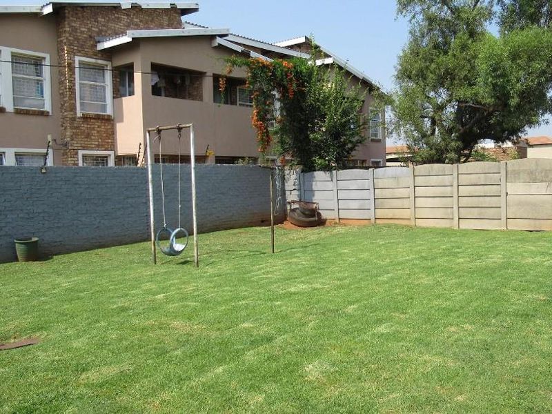 Large family home - Photo 10