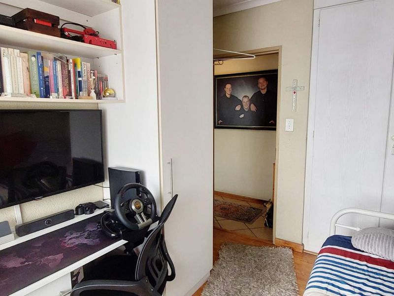 Secure 2 Bedroom Sanctuary - Photo 6