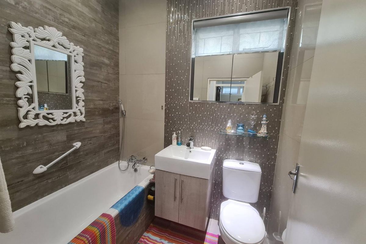 IMMACULATELY  MODERNISED FLAT - Photo 2