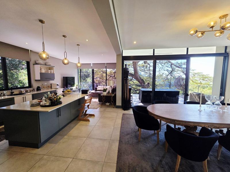 Luxury Statement Home for Sale in Central Kloof – Upper Highway - Photo 8