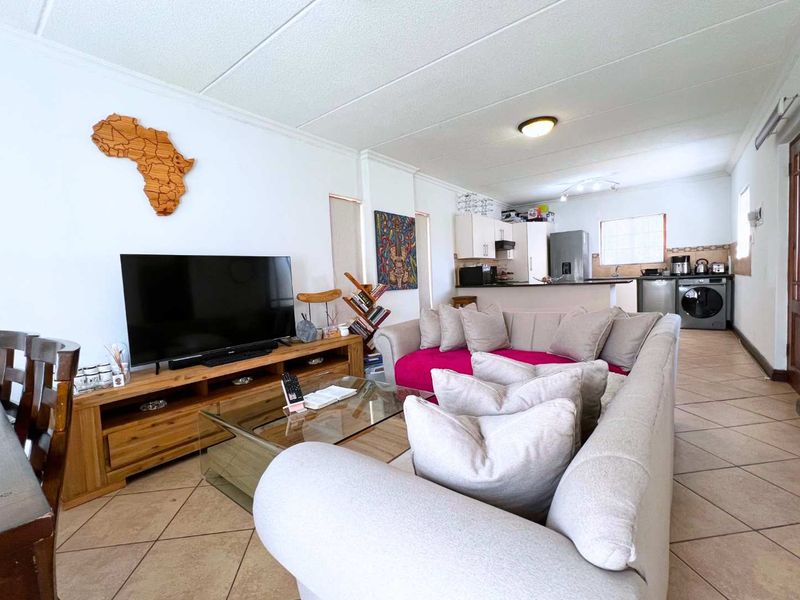 Charming Duplex in a Secure Complex: The Ideal Starter Home - Photo 9