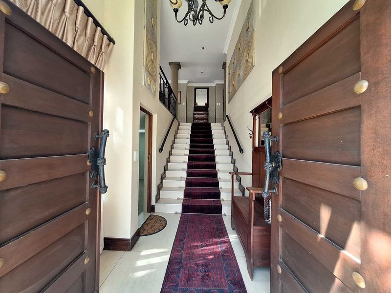 Magnificent Modern Living in The Wilds Security Estate!  The Entertainer's dream! Ideal for Embassy personnel or Executives!. - Photo 5