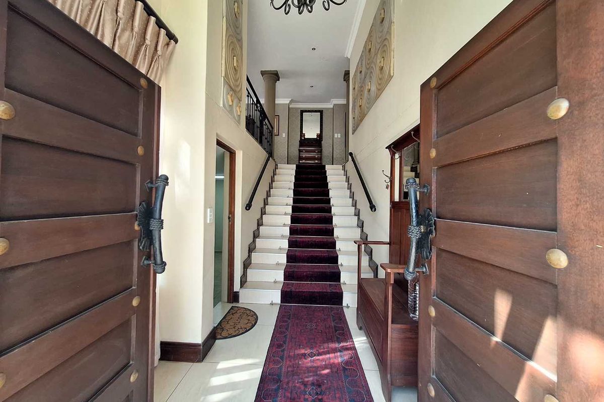 Magnificent Modern Living in The Wilds Security Estate!  The Entertainer's dream! Ideal for Embassy personnel or Executives!. - Photo 5