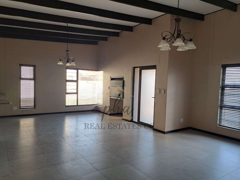 Walvis Bay: 4 Bedr Home with HUGE garage space is for Sale - Photo 7