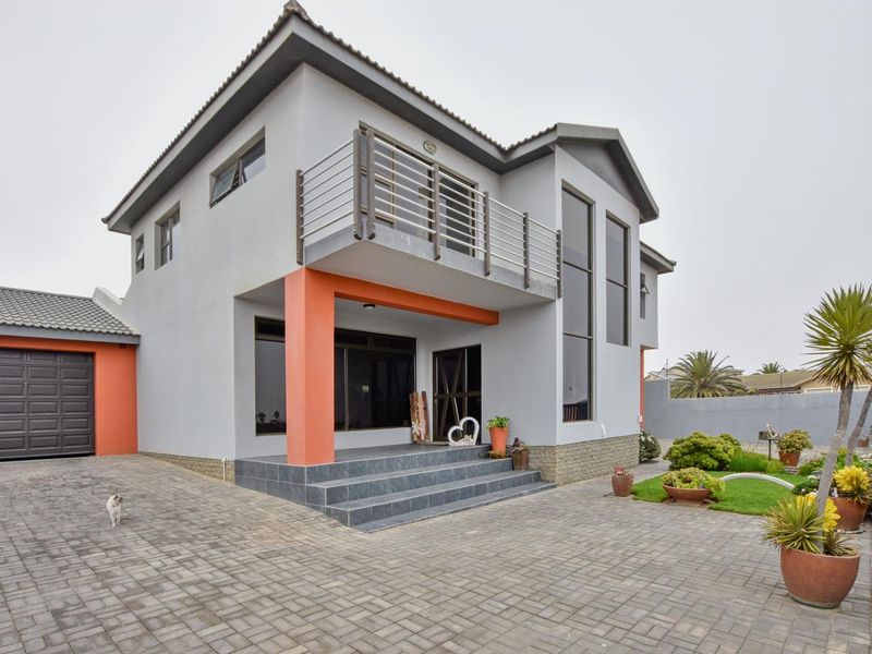Ext 9, Swakopmund:  NEAT, SPACIOUS, ATTRACTIVE HOME is for Sale - Photo 2