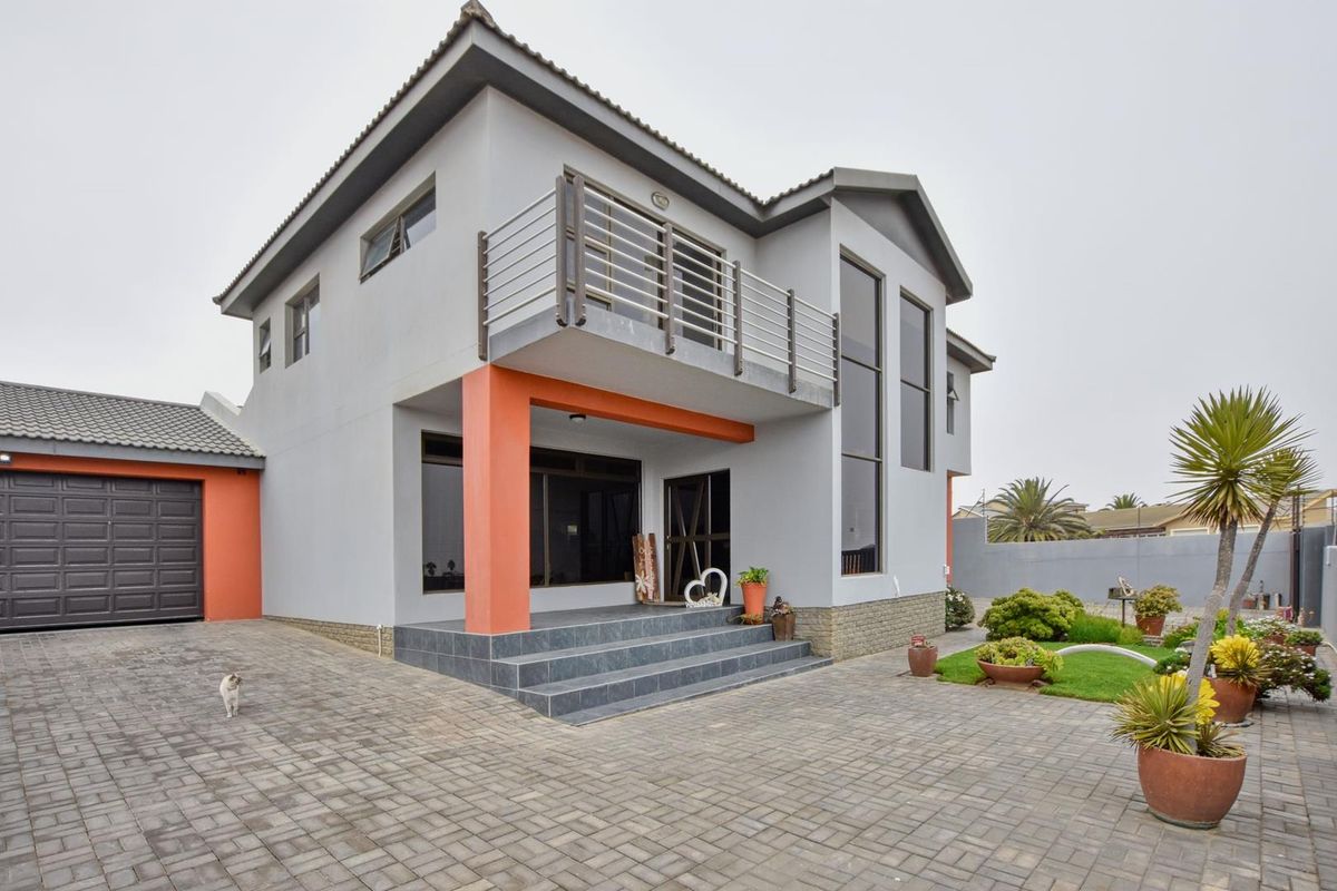 Ext 9, Swakopmund:  NEAT, SPACIOUS, ATTRACTIVE HOME is for Sale - Photo 2