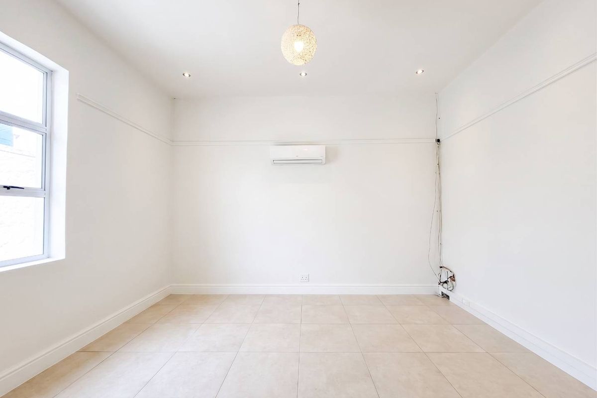 Office Space TO LET in CBD - Photo 5