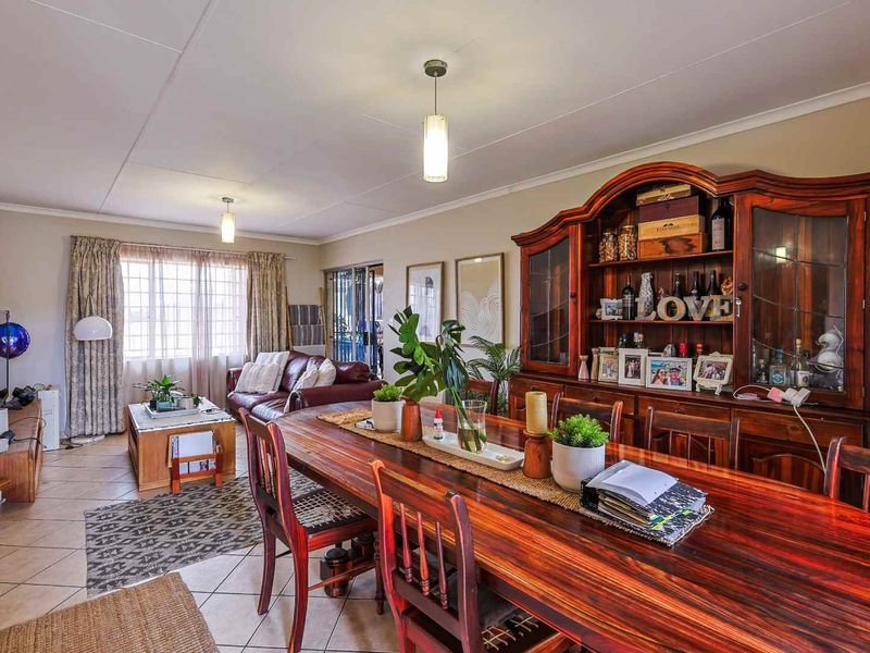 Immaculate 2 Bedroom Apartment with Scenic Views in The Wilds Security Estate - Photo 4
