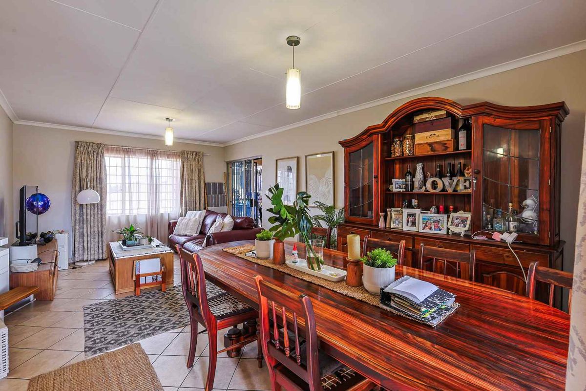 Immaculate 2 Bedroom Apartment with Scenic Views in The Wilds Security Estate - Photo 4