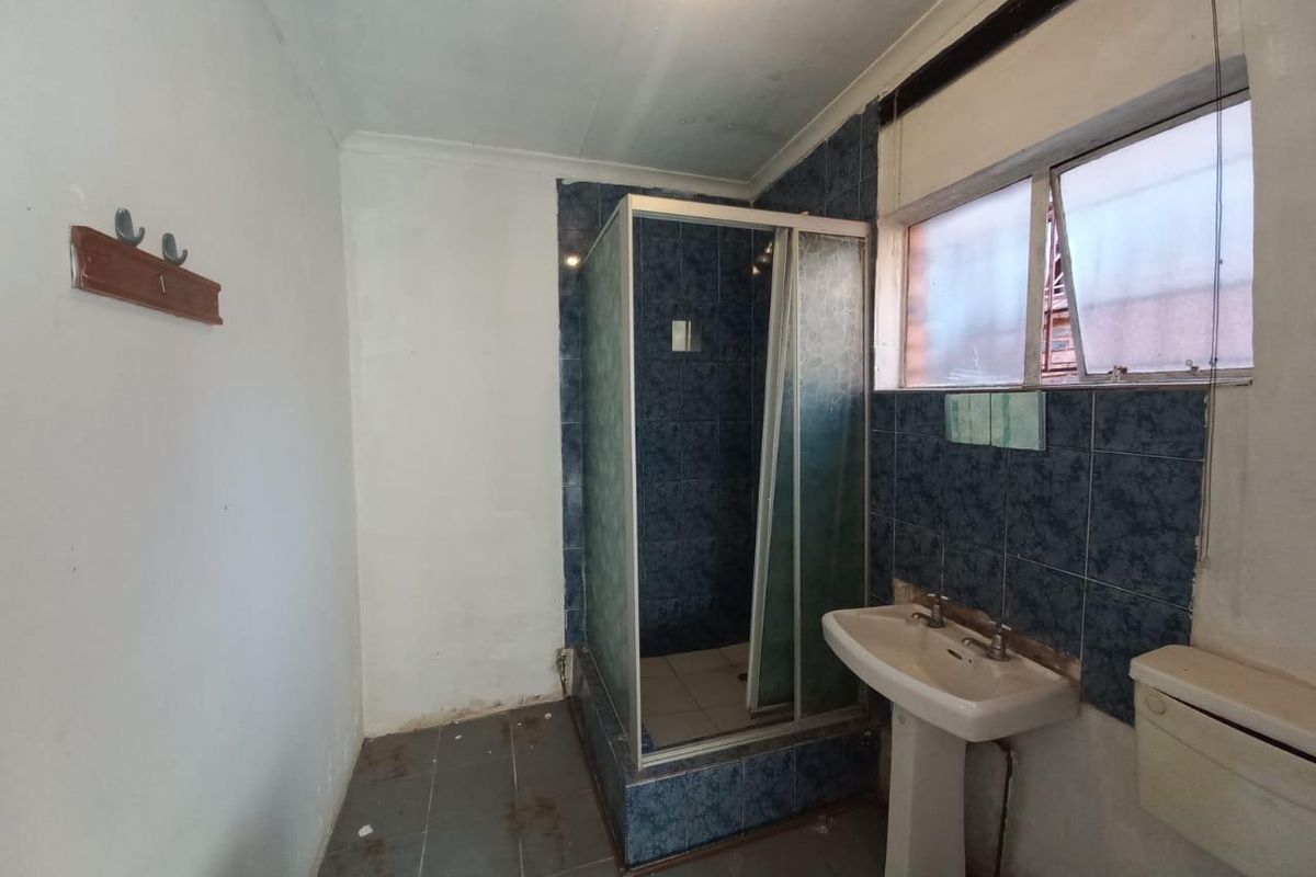 9 Bedroom house in Laudium - Photo 2