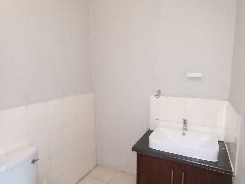 1 Bed Apartment to rent in Norkem Park. - Photo 7