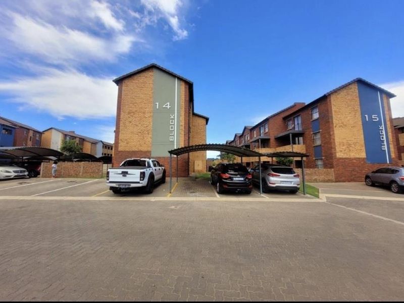 Beautiful ground floor unit up for sale - Photo 5