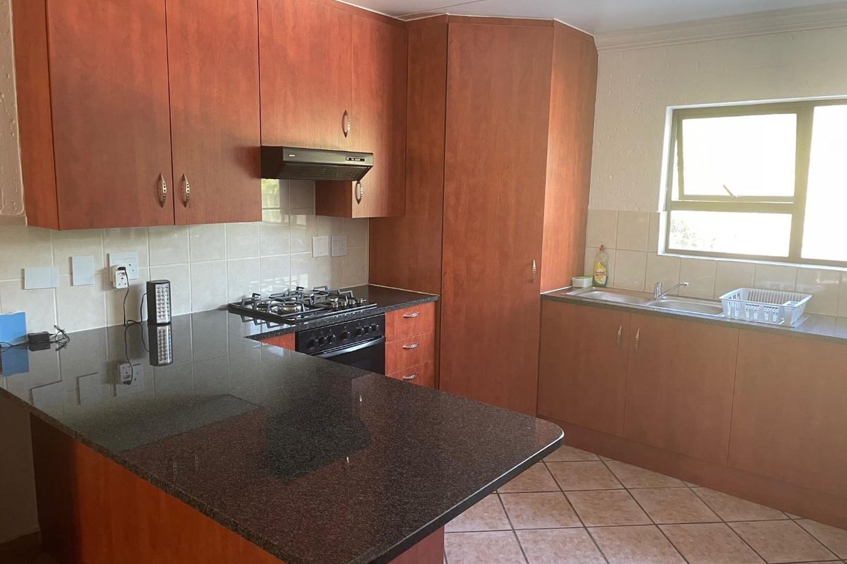 UNFURNISHED TWO BEDROOMS - Photo 2