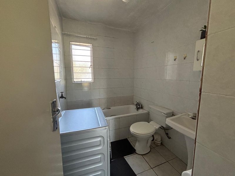 Spacious 3 bed 2 bath unit for sale in Primrose - Photo 5