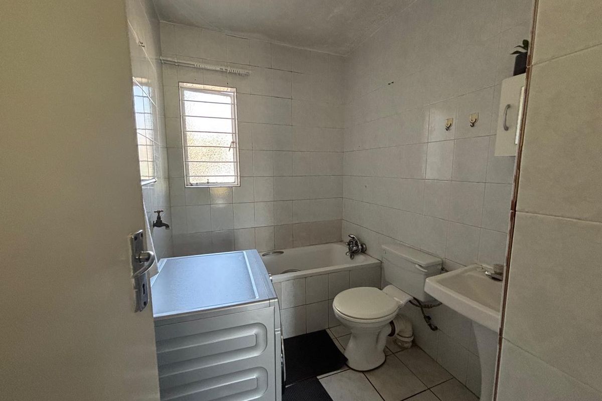 Spacious 3 bed 2 bath unit for sale in Primrose - Photo 5