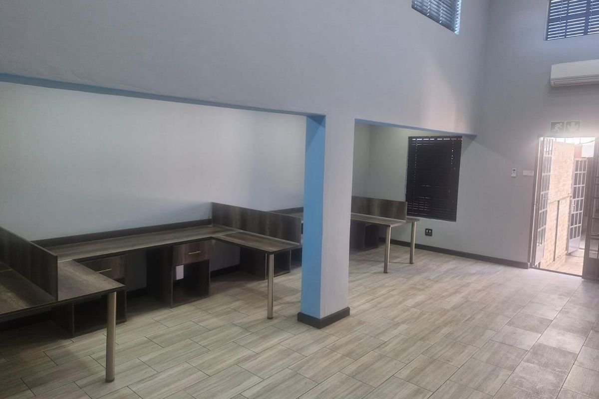 Prime Office Space in a High-Exposure Business Location - Photo 3