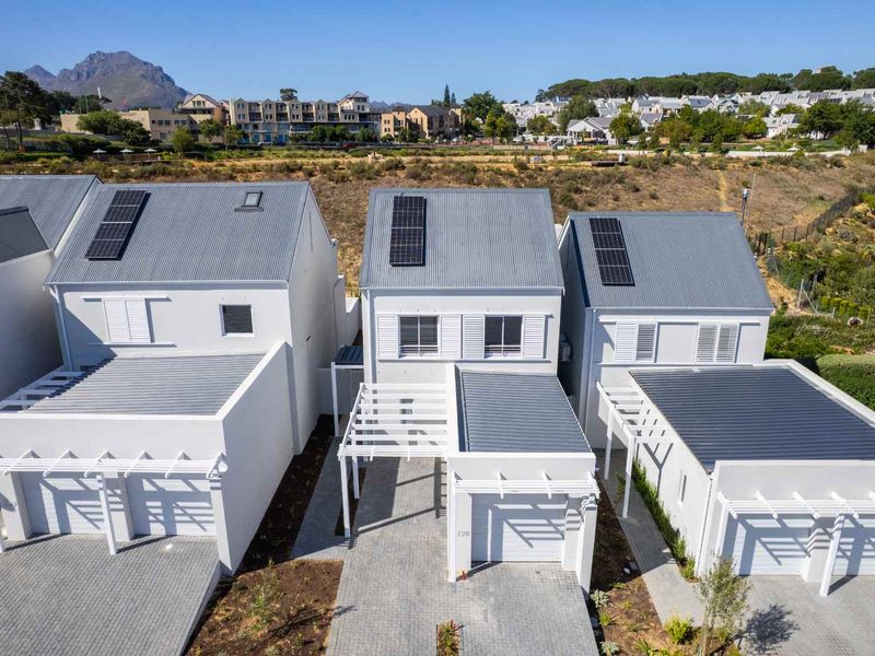 Sophisticated Winelands Living in a Modern Double-Storey Home in Volière Estate Stellenbosch - Photo 2