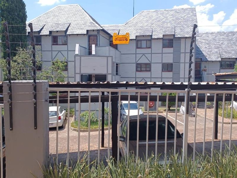 2 Bedroom House in Sunninghill - Photo 2