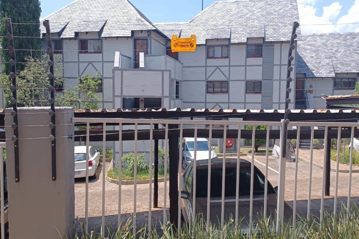 2 Bedroom House in Sunninghill - Photo 2
