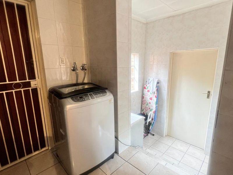 Entertainer's Dream: Indoor Braai and Outdoor Lapa! - Photo 10