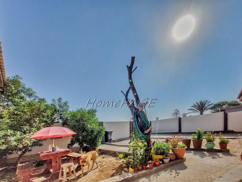 Hermes, Walvis Bay:  Spacious 3 Bedr Home is for sale - Photo 2