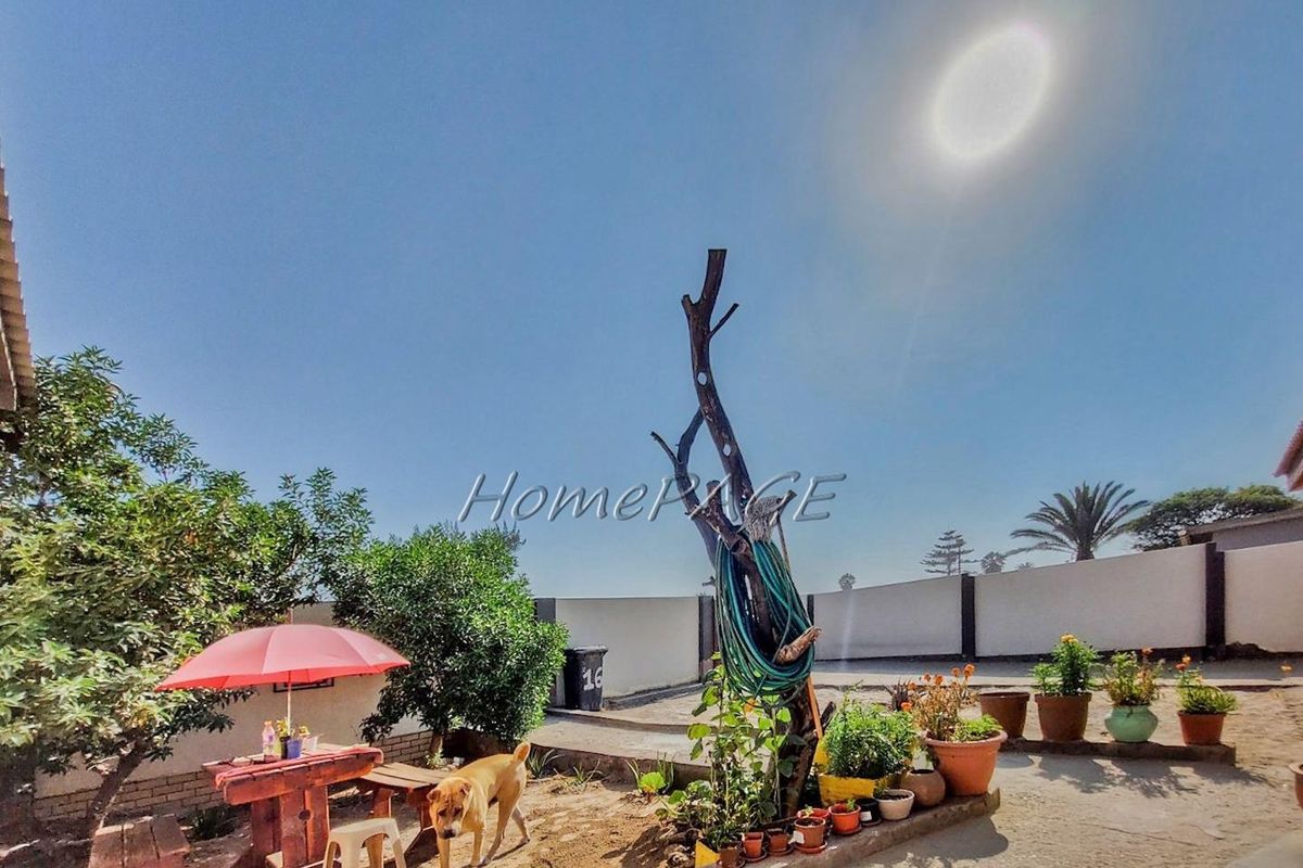 Hermes, Walvis Bay:  Spacious 3 Bedr Home is for sale - Photo 2