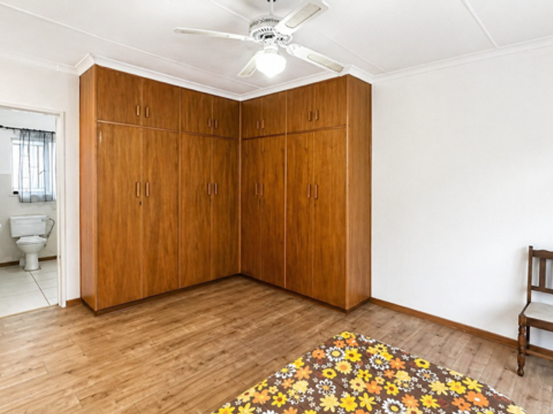 Versatile Family Living with Private Flatlet & Entertainer’s Garden - Photo 9