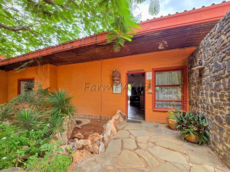 Kunene region, Outjo district:  Lodge for Sale! - Photo 4