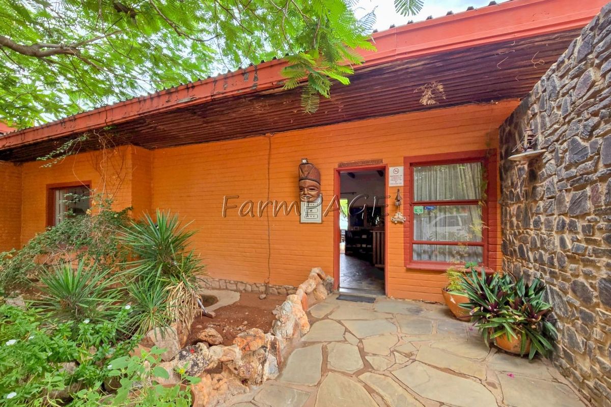 Kunene region, Outjo district:  Lodge for Sale! - Photo 4