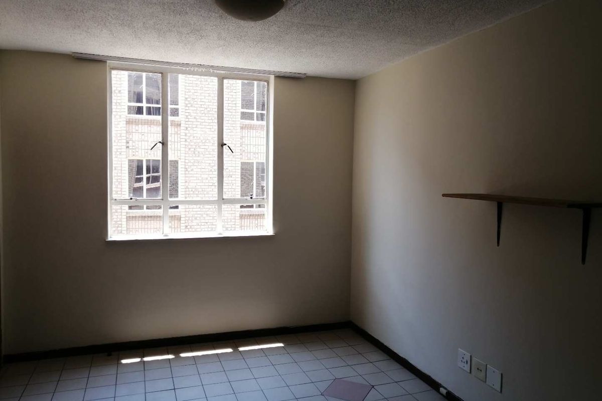 ROOM TO RENT FOR A FEMALE IN  Cum Laude - Photo 5