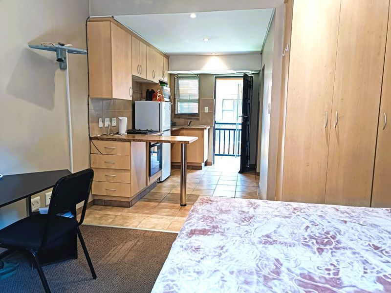 Stop donating money to rent - Photo 2