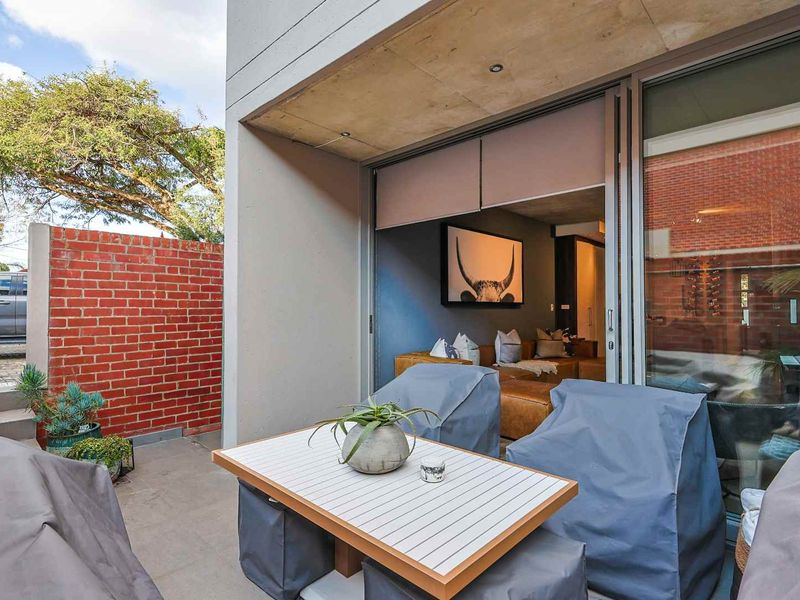 If it is Ultra-Modern you want, It is Ultra-Modern you'll get. - Photo 7