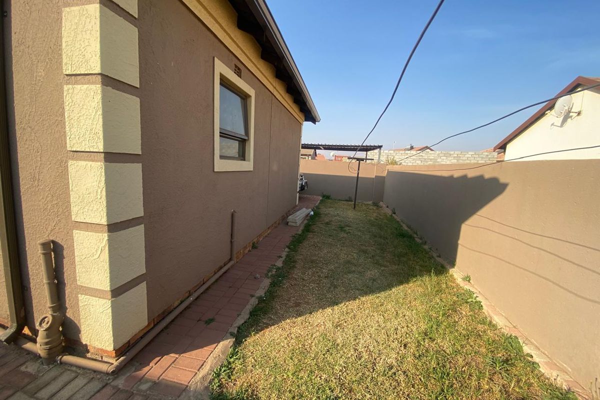 Three Bedroom Home for Rent - Photo 5