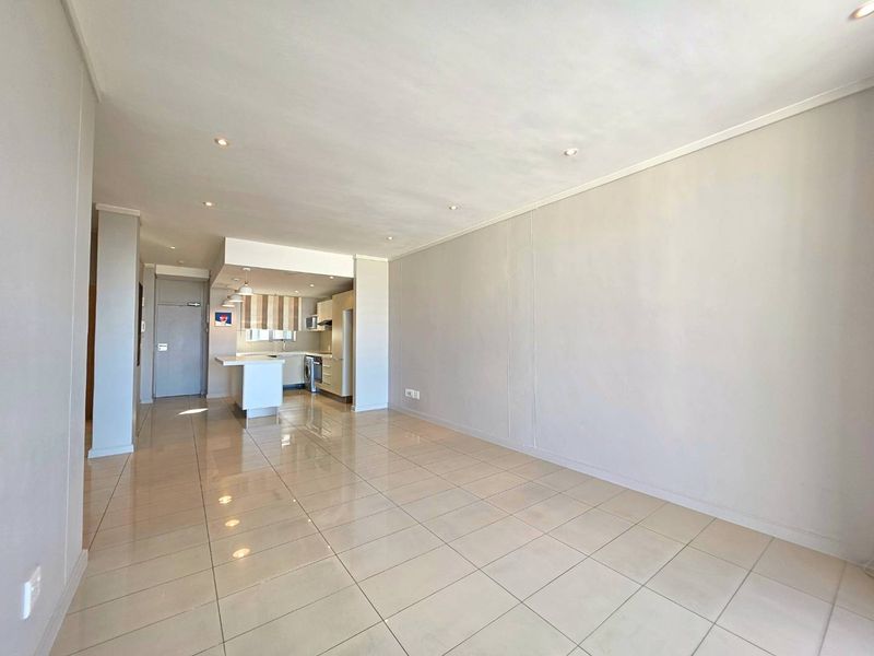 Top Floor 2 Bedroom Apartment in Montclare Place - Photo 8
