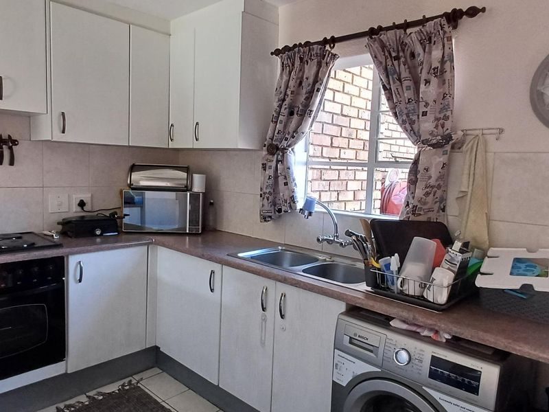 Ground floor PLUS private garden - Photo 5