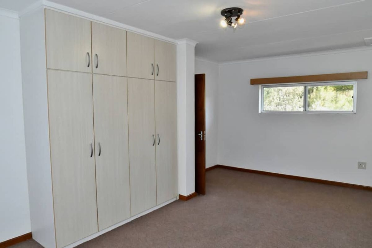 Safe and secure corner unit in small complex, near amenities - Photo 5